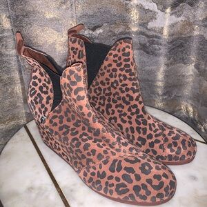 TOMS Kelsey Dark Ember Leopard Printed Suede Wedge Booties Size 9.5